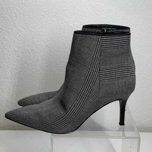 Cabi Dandy Glen Plaid Ankle Booties Gray Black White Red Size 9 - Picture 3 of 10